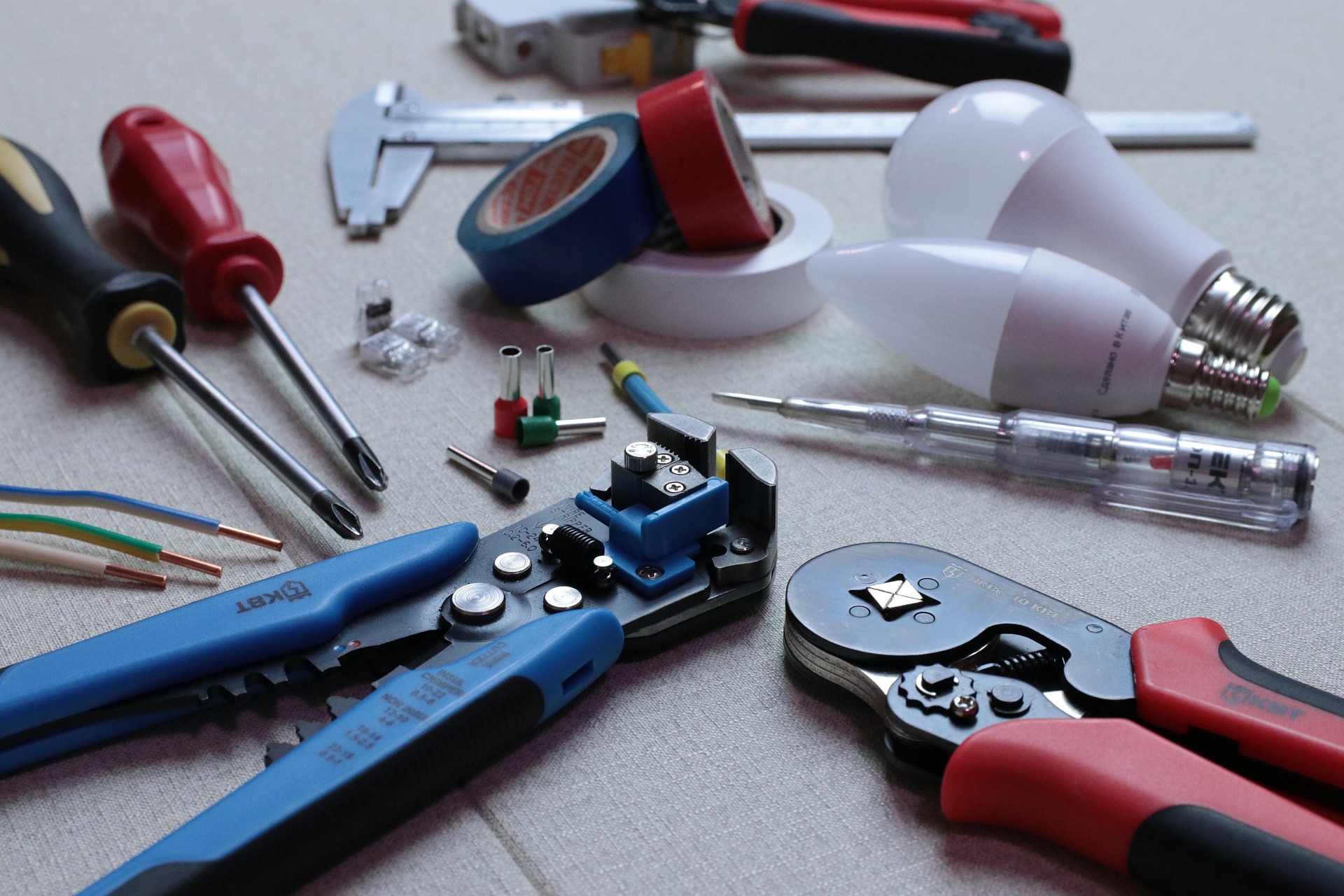 electrician-3087536_1920